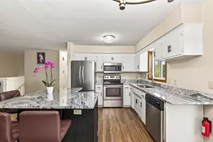 738 Manor St, Vadnais Heights, MN 55127 - Photo 4