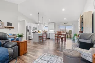 963 Golfview Ave, Zumbrota, MN 55992 - Photo 2