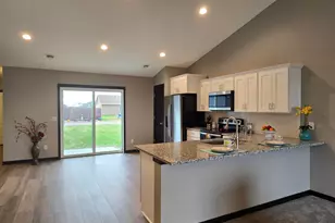 2024 Essler Dr, Saint Peter, MN 56082 - Photo 4