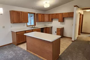 1009 1st Ave SW, Austin, MN 55912 - Photo 2