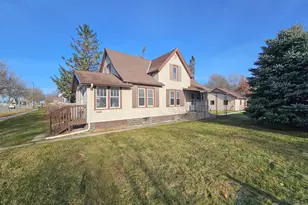 606 W Main St, Marshall, MN 56258 - Photo 24