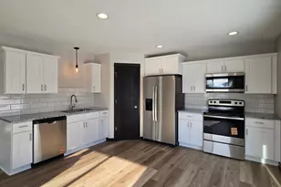 2012 Essler Dr, Saint Peter, MN 56082 - Photo 2