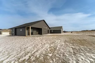 2011 Douglas Trl Dr SE, Pine Island, MN 55963 - Photo 4