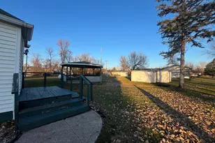 514 Adams Ave SW, Red Lake Falls, MN 56750 - Photo 4