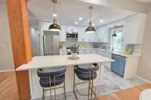 12209 Woodbine Rd, Hopkins, MN 55305 - Photo 8