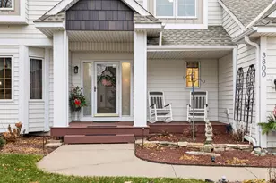 3800 Jamestown Curve, Woodbury, MN 55129 - Photo 2