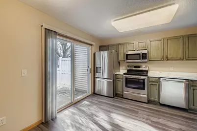 7642 Arboretum Village Place, Chanhassen, MN 55317 - Photo 8