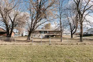 208 Powers Ave N, Alden, MN 56009 - Photo 32