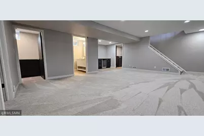 686 Wheaton Avenue, Roseville, MN 55113 - Photo 24