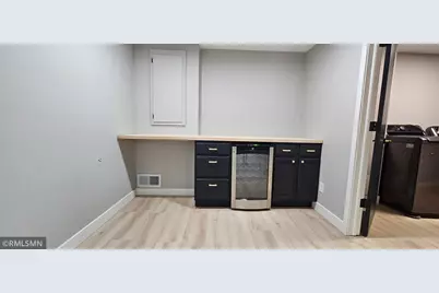 686 Wheaton Avenue, Roseville, MN 55113 - Photo 16