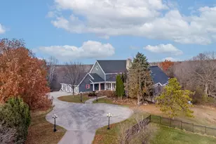 1560 Bluff Creek Dr, Chanhassen, MN 55318 - Photo 2