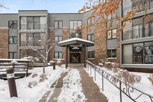 20 Windsor Ln, New Brighton, MN 55112 - Photo 2