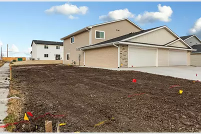 3200 Noble Drive, Mankato, MN 56001 - Photo 1