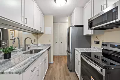 2800 Hamline Avenue N #112, Roseville, MN 55113 - Photo 2