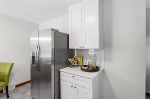 947 Lovell Ave W, Roseville, MN 55113 - Photo 4