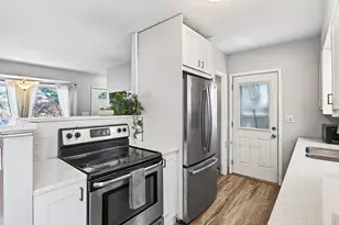 3115 Kyle Ave N, Golden Valley, MN 55422 - Photo 8