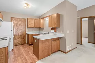 120 Ruth St N, Saint Paul, MN 55119 - Photo 8