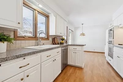 8108 W Franklin Avenue, Saint Louis Park, MN 55426 - Photo 22