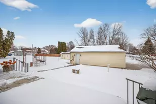 702 N 6th St, Lake City, MN 55041 - Photo 6