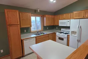 1375 10th Ave SE, Cambridge, MN 55008 - Photo 2