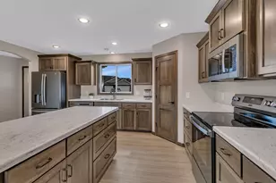 1701 Knottingham Dr, Sartell, MN 56377 - Photo 4