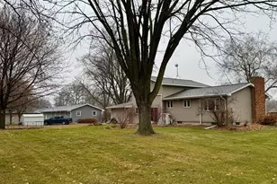 111 Cherry Ave, Bird Island, MN 55310 - Photo 4