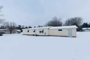 1412 Birchwood Ln, Eau Claire, WI 54703 - Photo 4