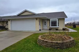 150 Ridgeview Dr, Pipestone, MN 56164 - Photo 1