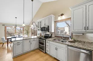 185 Cascade Ct, Chanhassen, MN 55317 - Photo 12