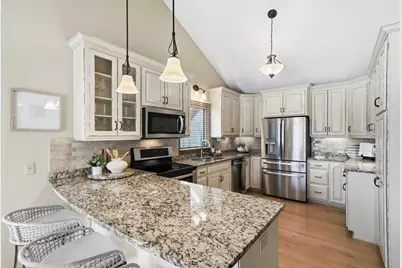 185 Cascade Court, Chanhassen, MN 55317 - Photo 8