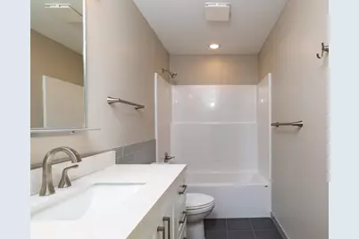 1106 Hawthorne Avenue E, Saint Paul, MN 55106 - Photo 12