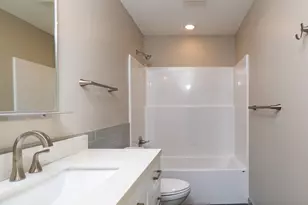 1106 Hawthorne Ave E, Saint Paul, MN 55106 - Photo 12