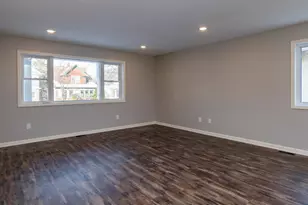 1106 Hawthorne Ave E, Saint Paul, MN 55106 - Photo 8