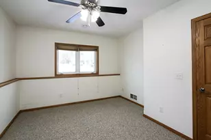 720 Tyler St SW, Hutchinson, MN 55350 - Photo 20