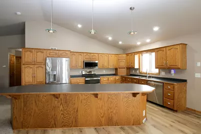 720 Tyler Street SW, Hutchinson, MN 55350 - Photo 4