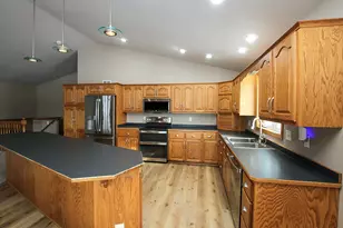 720 Tyler St SW, Hutchinson, MN 55350 - Photo 6