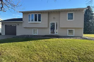 1505 Westmore Ave, Wahpeton,  58075 - Photo 2