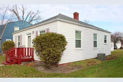 118 Crocker Avenue N, Thief River Falls, MN 56701 - Photo 2