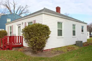 118 Crocker Ave N, Thief River Falls, MN 56701 - Photo 2