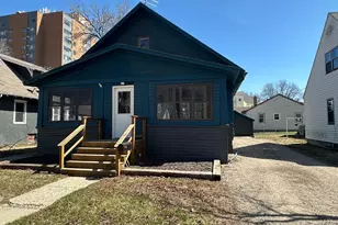 219 3rd Ave SW, Pipestone, MN 56164 - Photo 2