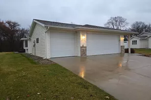 2171 McQuillan Ct SE, Rochester, MN 55904 - Photo 2