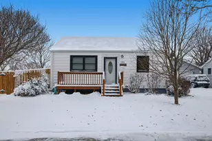1003 12th St N, Moorhead, MN 56560 - Photo 2