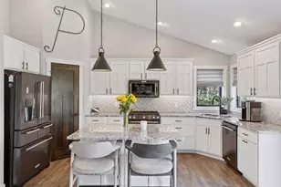 203 Vista Cir, River Falls, WI 54022 - Photo 4