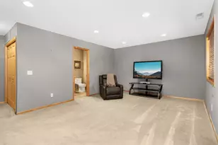 3190 Frontier Dr, Woodbury, MN 55129 - Photo 20