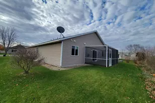 6827 22nd St N, Saint Cloud, MN 56303 - Photo 2