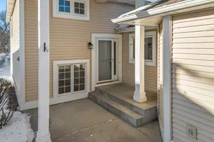 824 Winterberry Dr, Woodbury, MN 55125 - Photo 2