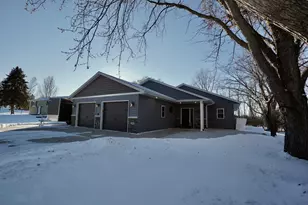 204 Pine St SW, New London, MN 56273 - Photo 2