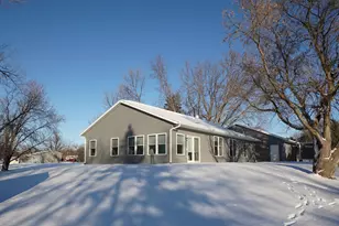 204 Pine St SW, New London, MN 56273 - Photo 6