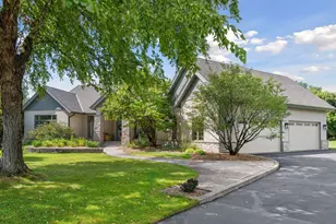 2125 Carriage Ln, Wayzata, MN 55391 - Photo 2