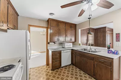 2061 Arlington Avenue E, Saint Paul, MN 55119 - Photo 10